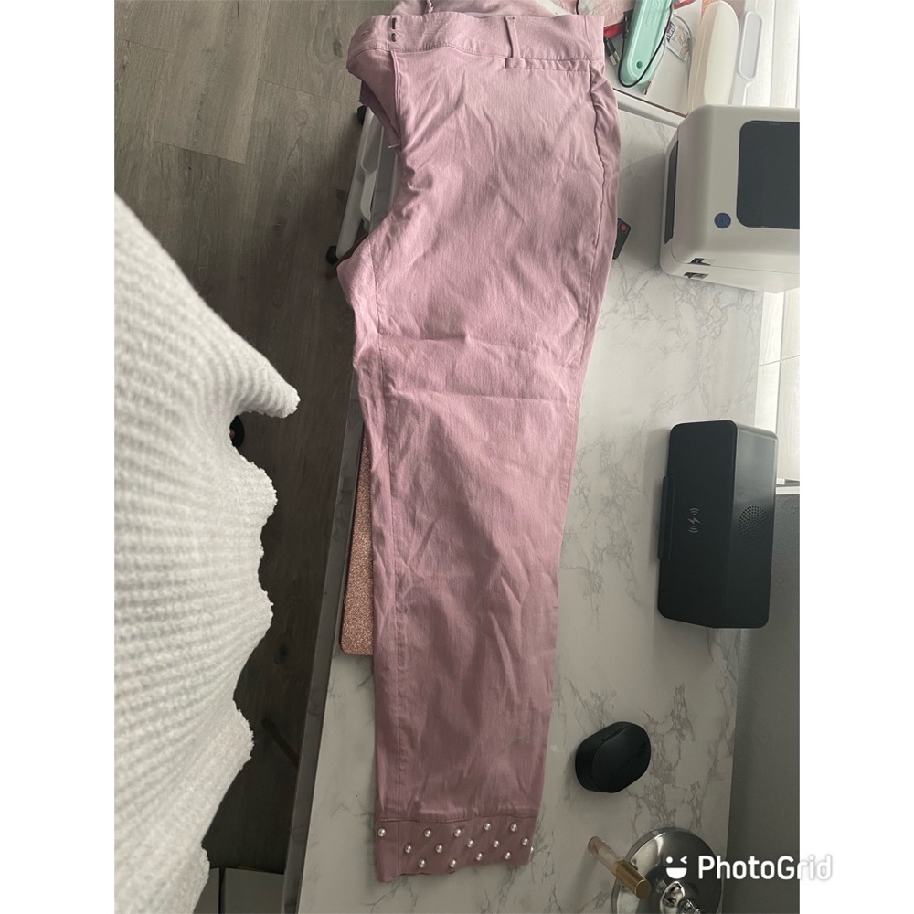 Pink ankle pants with pearls